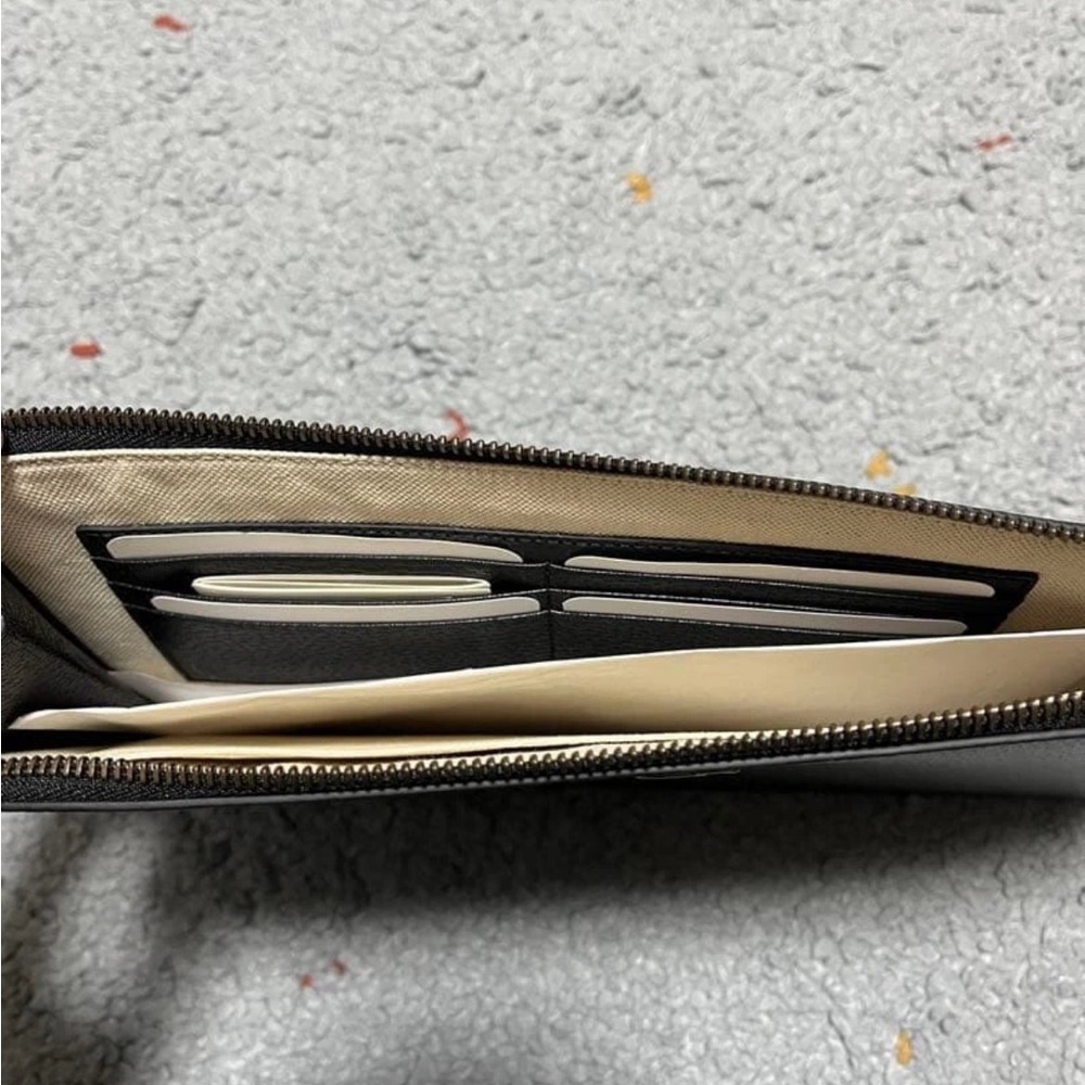 Gucci Black Leather Wristlet - Picture 5 of 8
